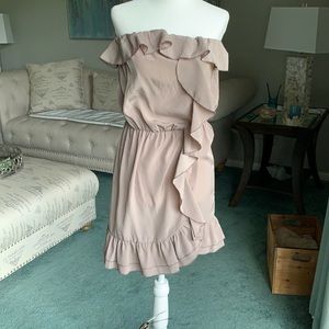 Cute strapless dress. You have ñp a